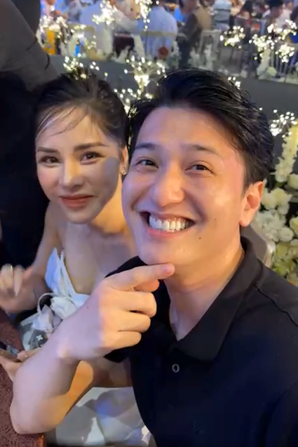 Diễn viên Huỳnh Anh thu hút ánh nhìn bằng nụ cười rạng rỡ. Diễn viên Huỳnh Anh thu hút ánh nhìn bằng nụ cười rạng rỡ.