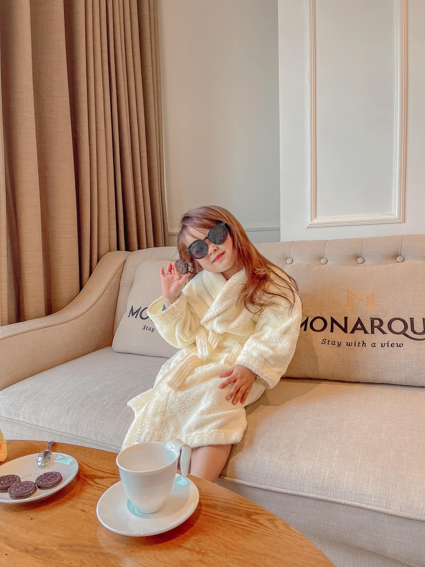 Khán giả dự đoán con gái của Đỗ Duy Nam sẽ là nhân tố sáng giá cho màn ảnh Việt trong tương lai. Khán giả dự đoán con gái của Đỗ Duy Nam sẽ là nhân tố sáng giá cho màn ảnh Việt trong tương lai.