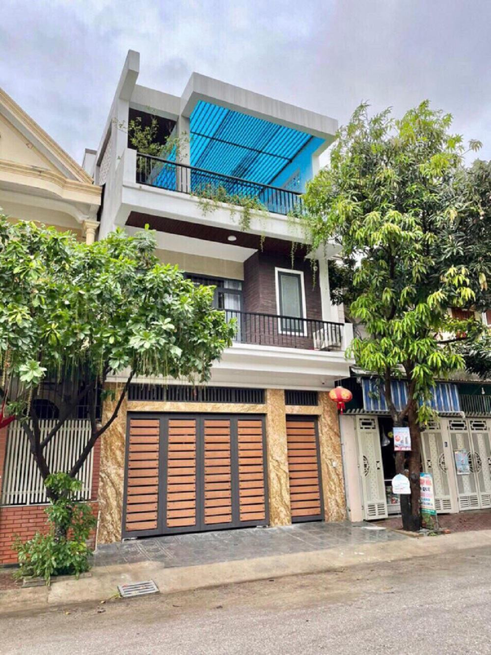 Đầu năm 2021, anh khiến nhiều người trầm trồ khi khoe căn nhà 3 tầng rộng 100m2 mới hoàn thiện tại quê nhà.