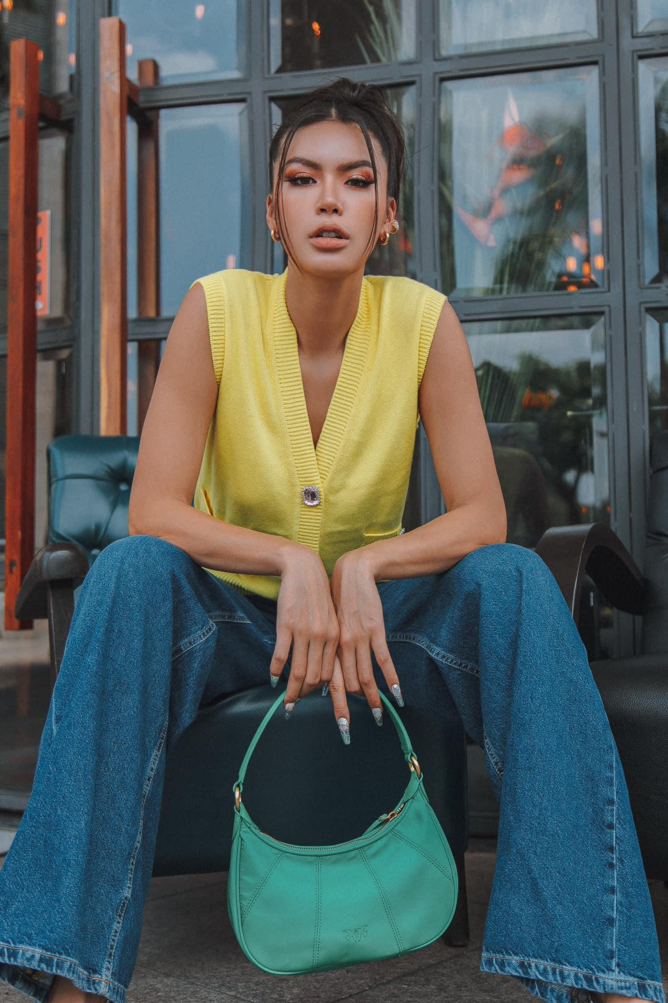 Gam màu ấm nhưng vẫn nổi bật như Minh Tú khi mix màu vàng - xanh xuống phố.