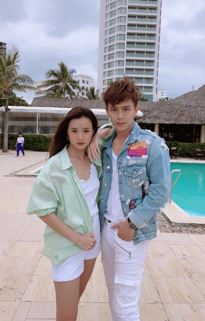 Bộ đôi thường xuyên có những hình ảnh thân thiết khi ở cùng nhau. Bộ đôi thường xuyên có những hình ảnh thân thiết khi ở cùng nhau.