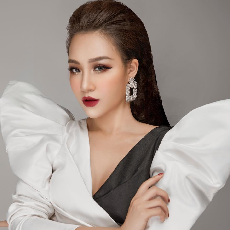 Sao mai Thu Thủy, một trong những ca sĩ thế hệ trẻ xúc động tham gia chương trình tri ân ý nghĩa Sao mai Thu Thủy, một trong những ca sĩ thế hệ trẻ xúc động tham gia chương trình tri ân ý nghĩa