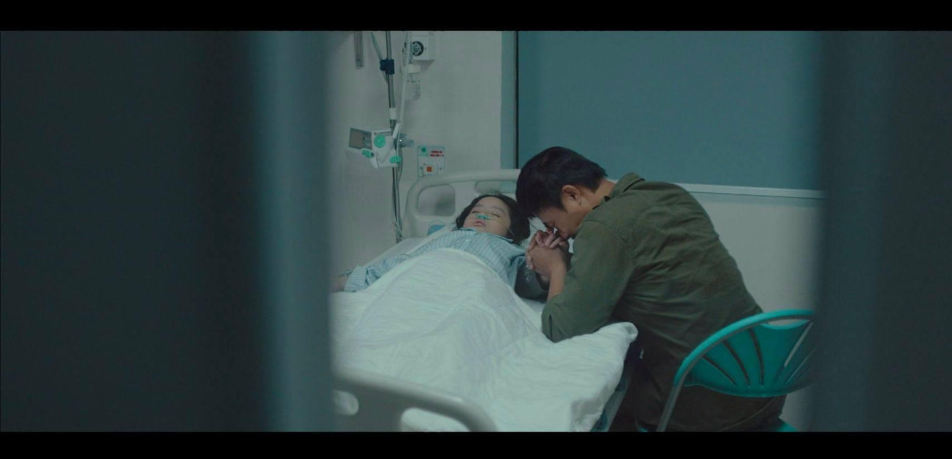 Trái tim yêu thương của ông bố có vỏ bọc gai góc, cộc cằn