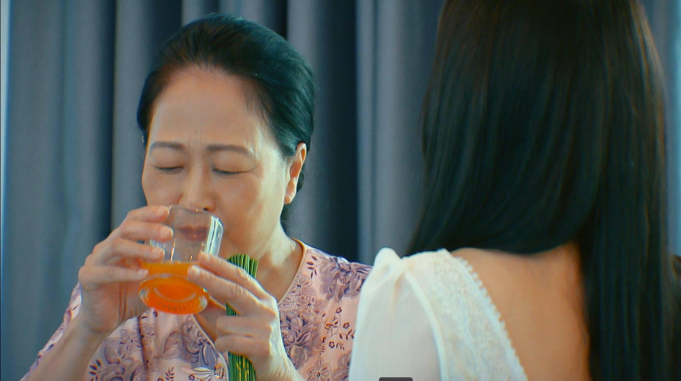 Bà Dần bị cháu dâu tương lai cho uống thuốc ngủ Bà Dần bị cháu dâu tương lai cho uống thuốc ngủ