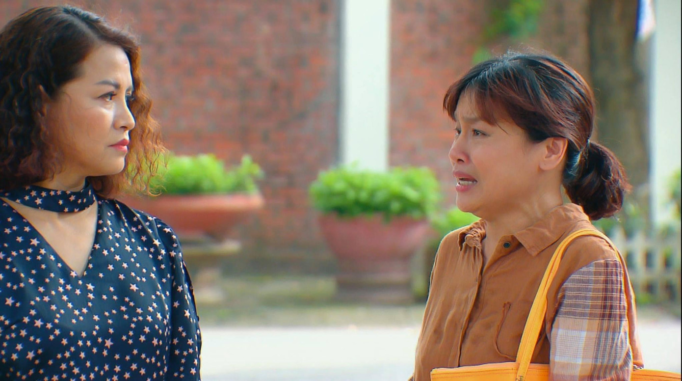 Bà Bích không biết xấu hổ đi van xin lạy lục bà Sa Bà Bích không biết xấu hổ đi van xin lạy lục bà Sa