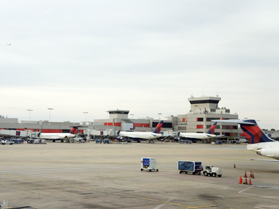 Sân bay quốc tế Atlanta vắng vì ảnh hưởng bão