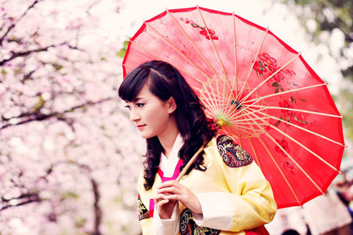 Đặng Uyên thích học sử và tìm hiểu văn hóa của nhiều quốc gia. Điều này mang lại cho Uyên sự hiểu biết rộng, yêu hơn đất nước mình