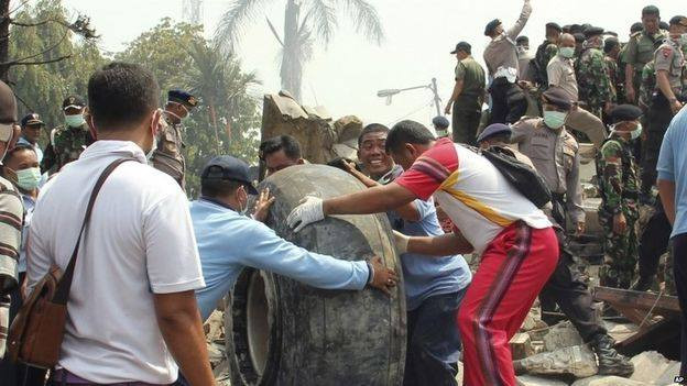 Máy bay quân sự Indonesia rơi, 113 người chết ảnh 3