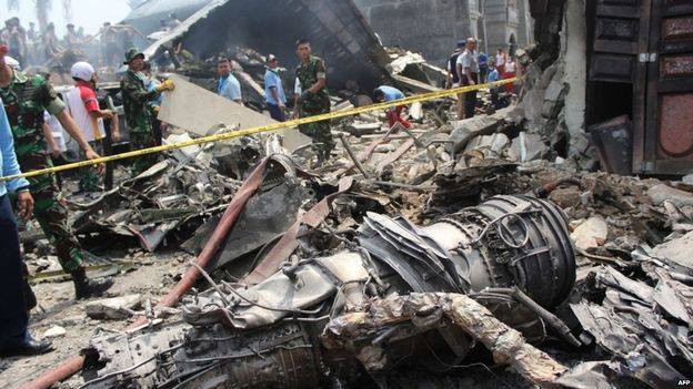 Máy bay quân sự Indonesia rơi, 113 người chết ảnh 2