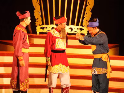 Cảnh trong vở "Dời đô". Ảnh: Xuyên Sơn. Cảnh trong vở