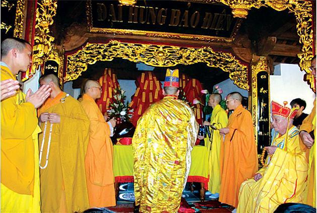 Đại lễ hô thần nhập tượng tại chùa Trường Sa Lớn. Ảnh Dương Trung Quốc