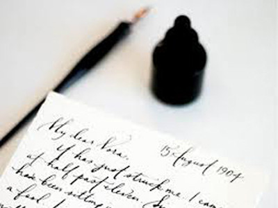 Thời đại số, có đỏ mắt cũng chẳng tìm thấy một bức thư tình viết tay - Ảnh minh họa