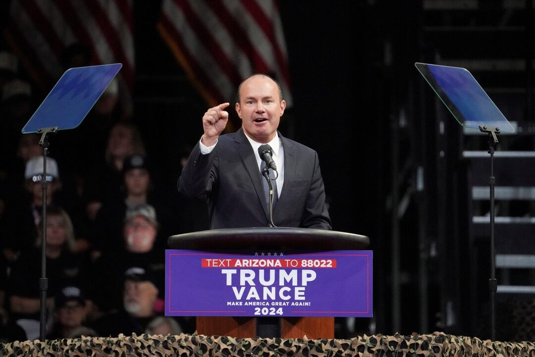 Ông John Ratcliffe (trái) và ông Mike Lee (phải). (Ảnh: Reuters) Ông John Ratcliffe (trái) và ông Mike Lee (phải). (Ảnh: Reuters)