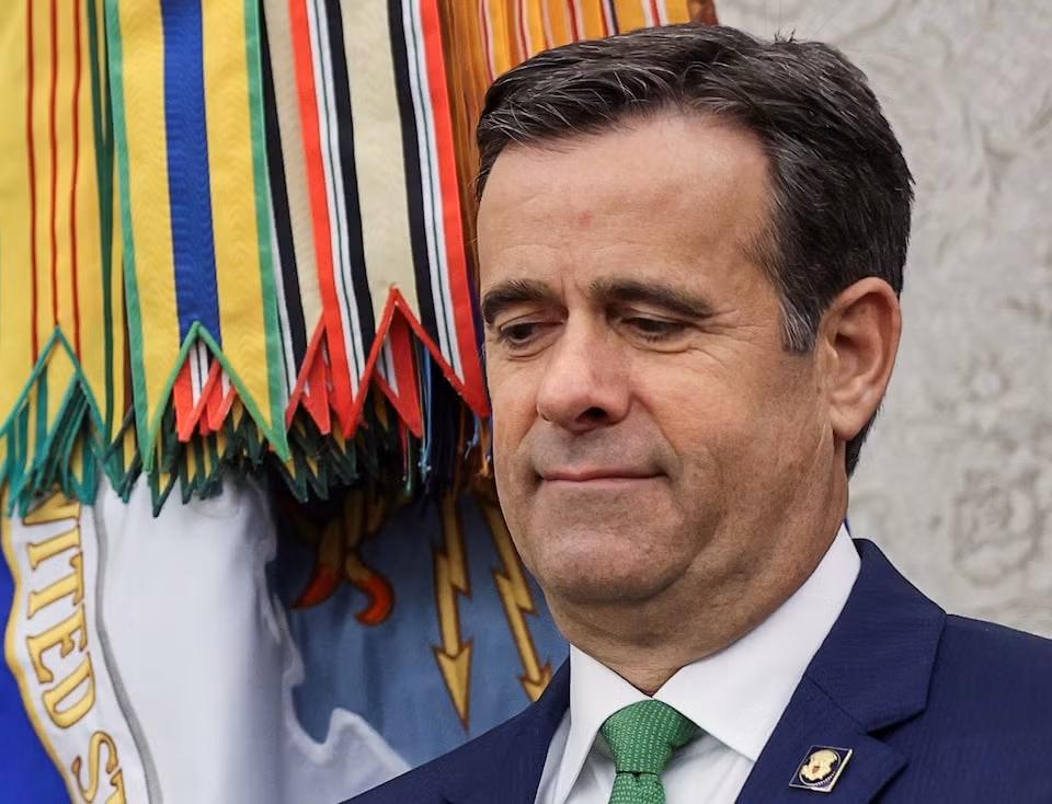 Ông John Ratcliffe (trái) và ông Mike Lee (phải). (Ảnh: Reuters) Ông John Ratcliffe (trái) và ông Mike Lee (phải). (Ảnh: Reuters)
