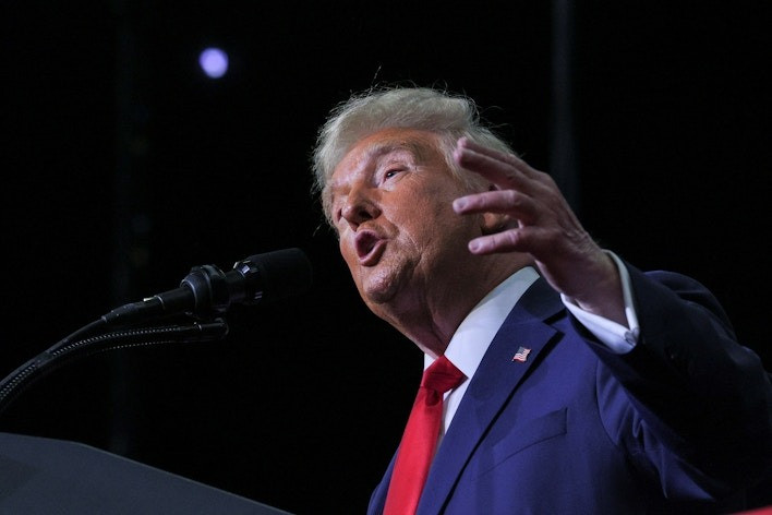 Ông Donald Trump "chạy nước rút" vận động cử tri ở Pennsylvania một ngày trước ngày bầu cử. (Ảnh: Reuters)