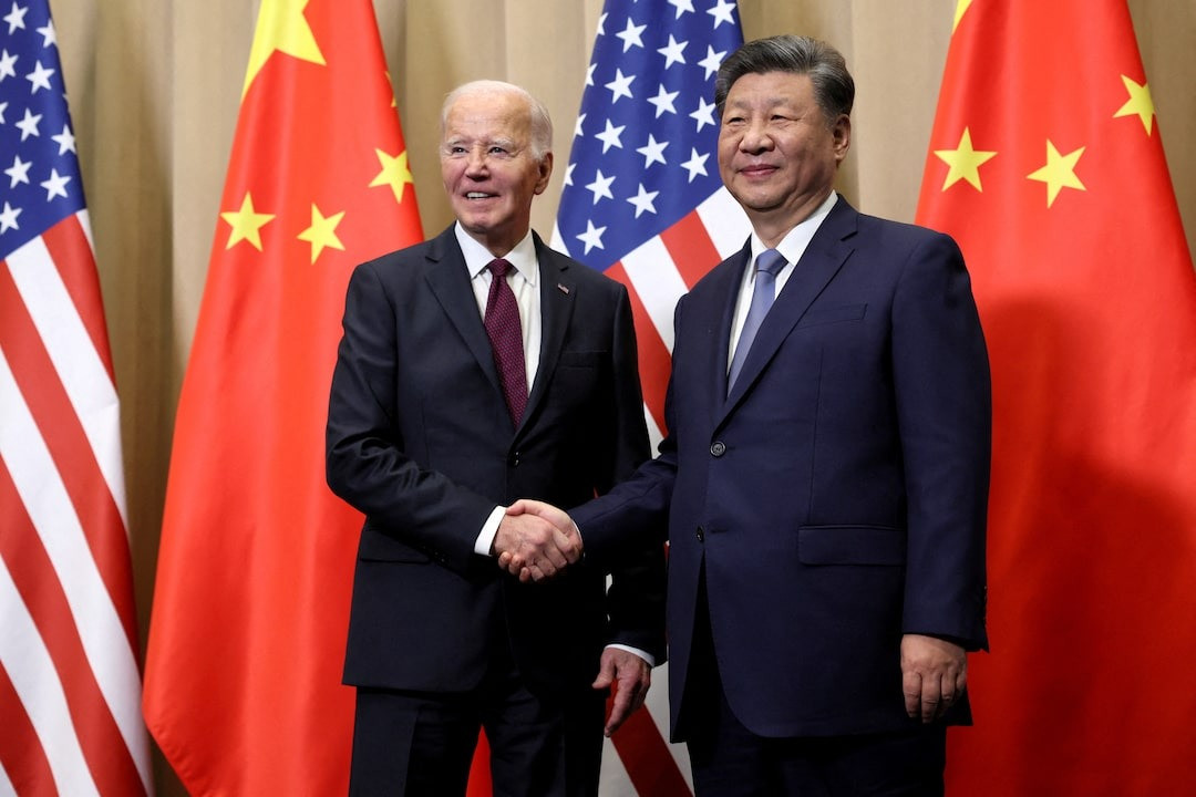 Chủ tịch Trung Quốc Tập Cận Bình bắt tay Tổng thống Mỹ Joe Biden. (Ảnh: Reuters) Chủ tịch Trung Quốc Tập Cận Bình bắt tay Tổng thống Mỹ Joe Biden. (Ảnh: Reuters)