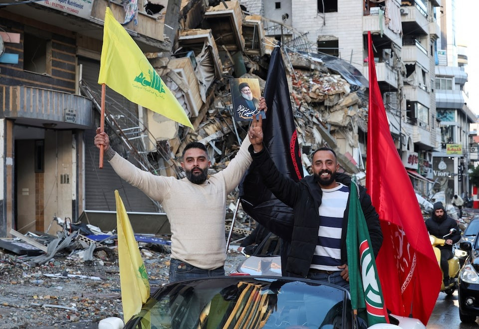 Tâm trạng phấn khởi của người dân Li-băng sau khi lệnh ngừng bắn được thông qua. (Ảnh: Reuters)