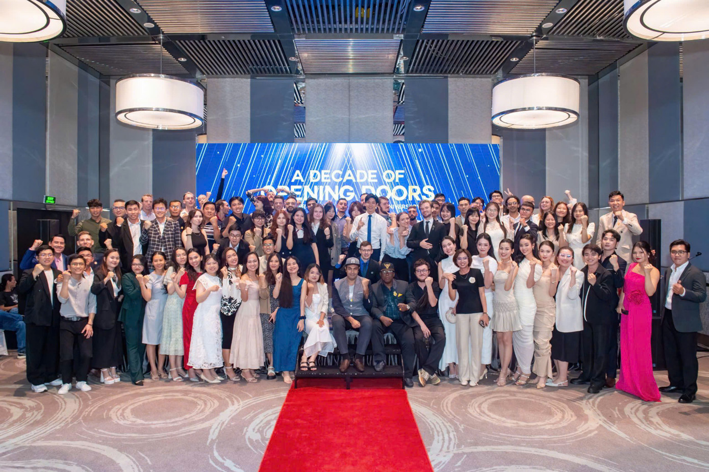 Toàn thể nhân viên, giáo viên và đối tác tham dự buổi lễ