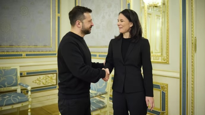 Tổng thống Ukraine Volodymyr Zelensky và Ngoại trưởng Đức Annalena Baerbock. (Ảnh: Pravda) Tổng thống Ukraine Volodymyr Zelensky và Ngoại trưởng Đức Annalena Baerbock. (Ảnh: Pravda)