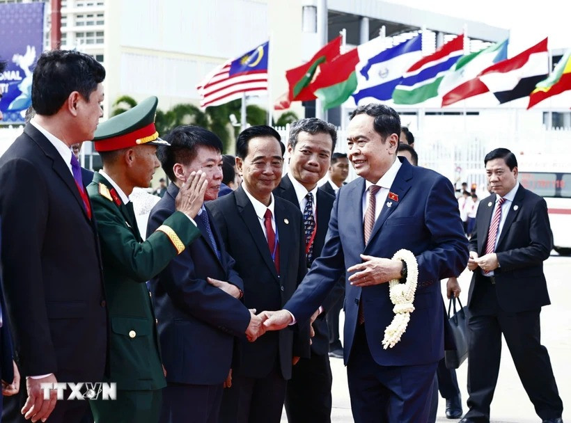 Lễ tiễn Chủ tịch Quốc hội Trần Thanh Mẫn tại sân bay quốc tế Pochentong, thủ đô Phnom Penh, Camphuchia. (Ảnh: Doãn Tấn/TTXVN) Lễ tiễn Chủ tịch Quốc hội Trần Thanh Mẫn tại sân bay quốc tế Pochentong, thủ đô Phnom Penh, Camphuchia. (Ảnh: Doãn Tấn/TTXVN)