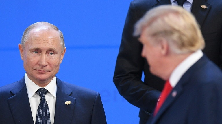 Tổng thống Nga Vladimir Putin (trái) và ông Donald Trump (phải). (Ảnh: Sputnik)