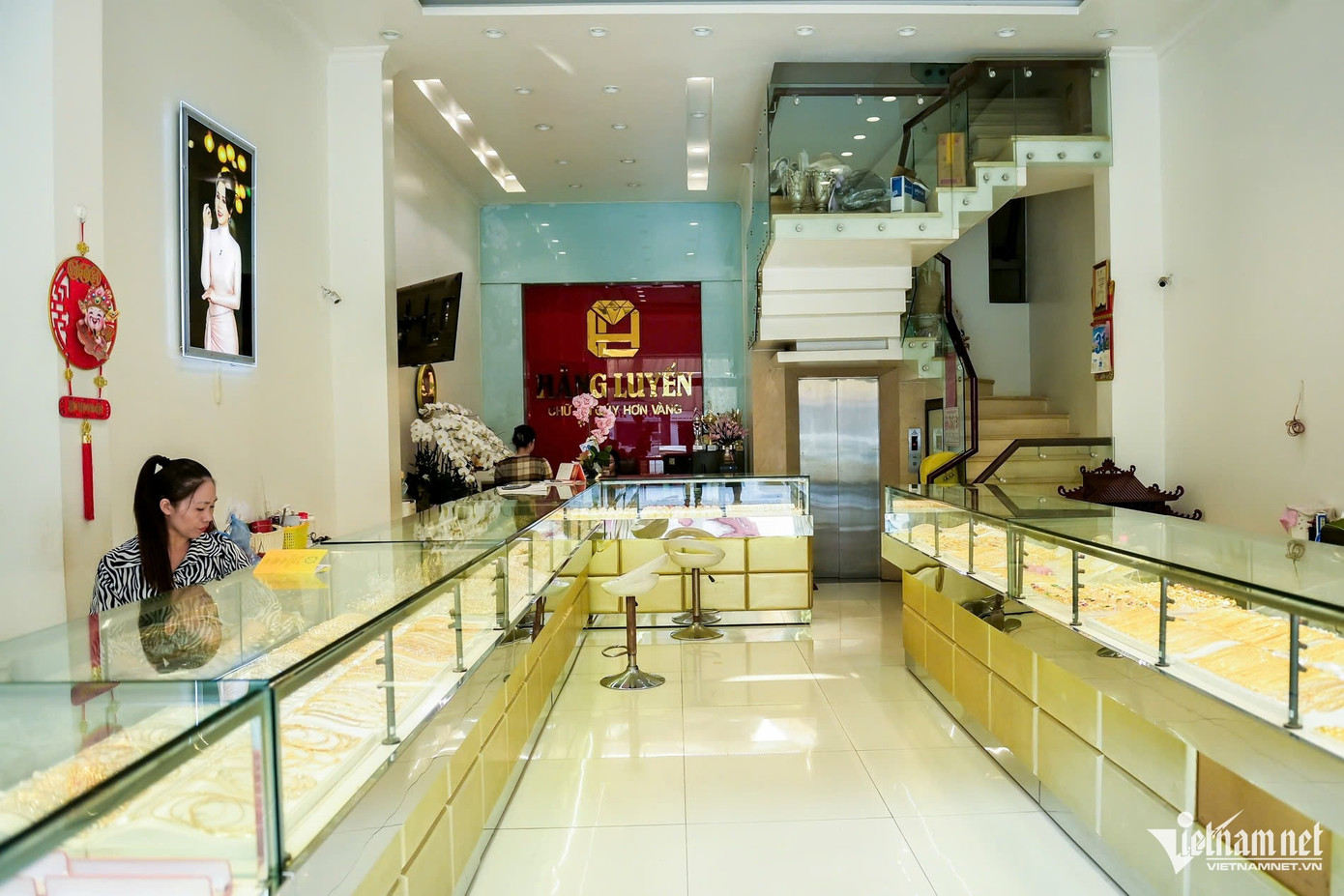 Nhiều cửa hàng vàng tại Nam Định vắng khách, không có tình trạng xếp hàng. Ảnh: Trọng Tùng