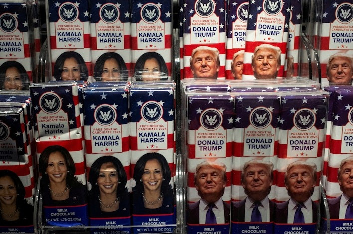 Những thanh chocolate in hình hai ứng viên tổng thống Mỹ. (Ảnh: Reuters)