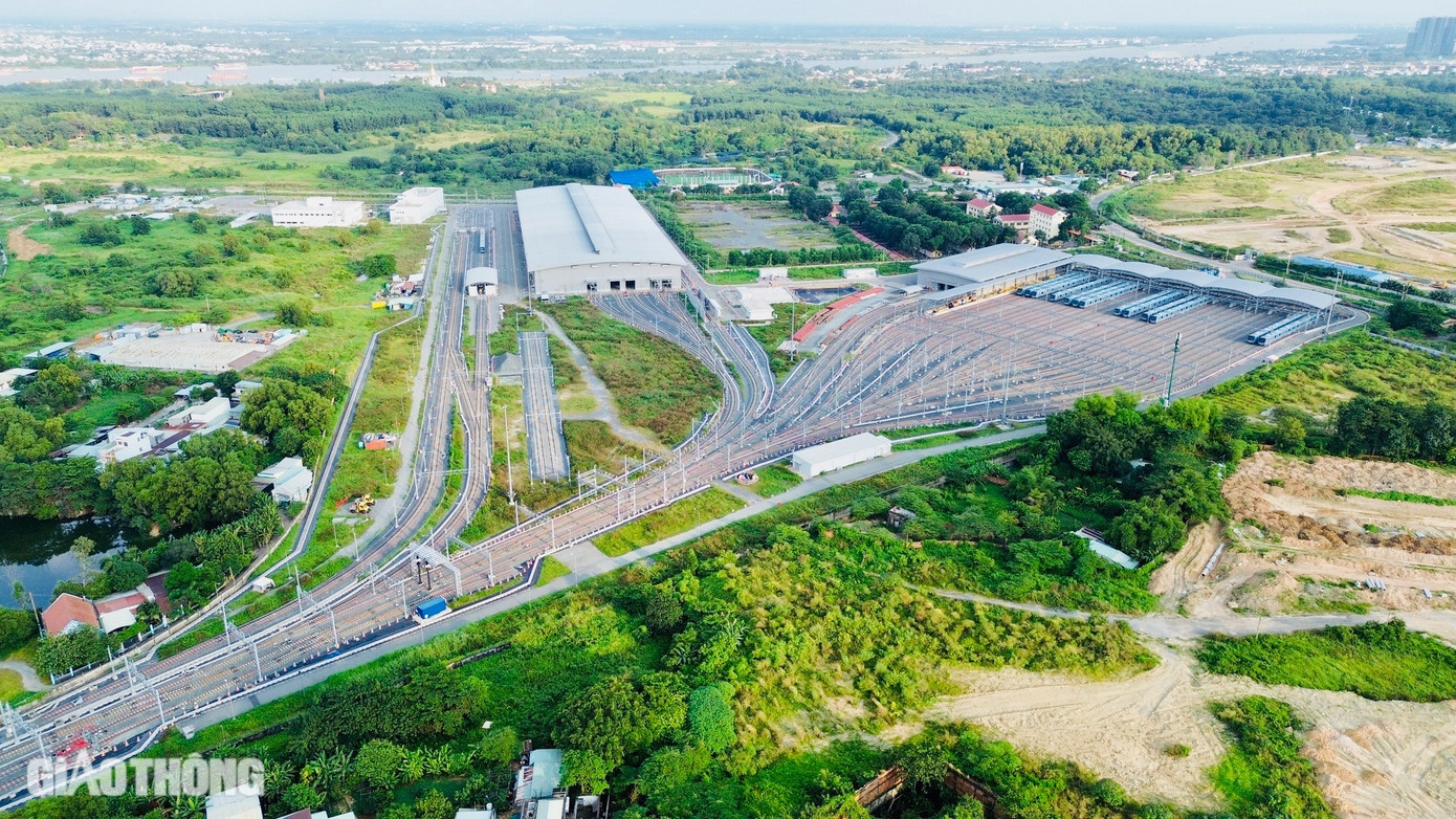 Điểm cuối cùng của tuyến metro số 1 chính là depot Long Bình. Đây được ví như là &quot;bộ não&quot; hay “trái tim” của cả tuyến đường sắt. Depot Long Bình là trung tâm điều khiển bảo dưỡng, điều hành 17 đoàn tàu với công nghệ tiên tiến.