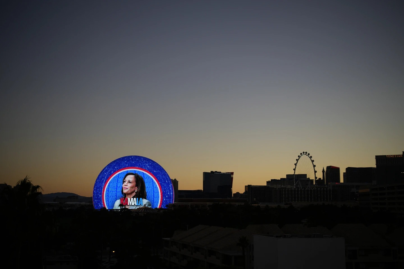 Bảng quảng cáo cho ứng viên Kamala Harris ở Las Vegas. (Ảnh: AP)
