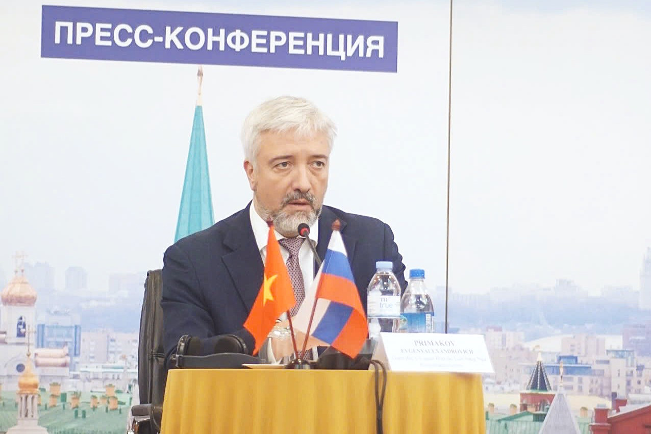 Giám đốc Cơ quan Hợp tác Nga Rossotrudnichestvo E. A. Primakov tại cuộc họp báo trưa 28/11. (Ảnh: Minh Hạnh) Giám đốc Cơ quan Hợp tác Nga Rossotrudnichestvo E. A. Primakov tại cuộc họp báo trưa 28/11. (Ảnh: Minh Hạnh)