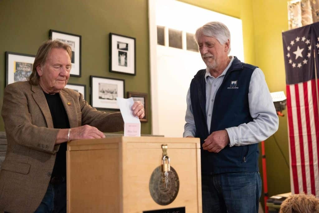 Người dân Dixville Notch bỏ phiếu lúc nửa đêm trong cuộc bầu cử sơ bộ hồi tháng 1/2024. (Ảnh: Getty Images)