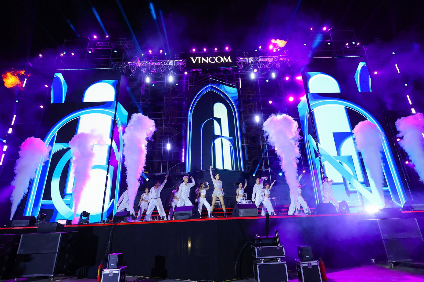 Ca sĩ Tóc Tiên “đốt cháy” sân khấu bằng những giai điệu truyền cảm hứng mạnh mẽ Ca sĩ Tóc Tiên “đốt cháy” sân khấu bằng những giai điệu truyền cảm hứng mạnh mẽ