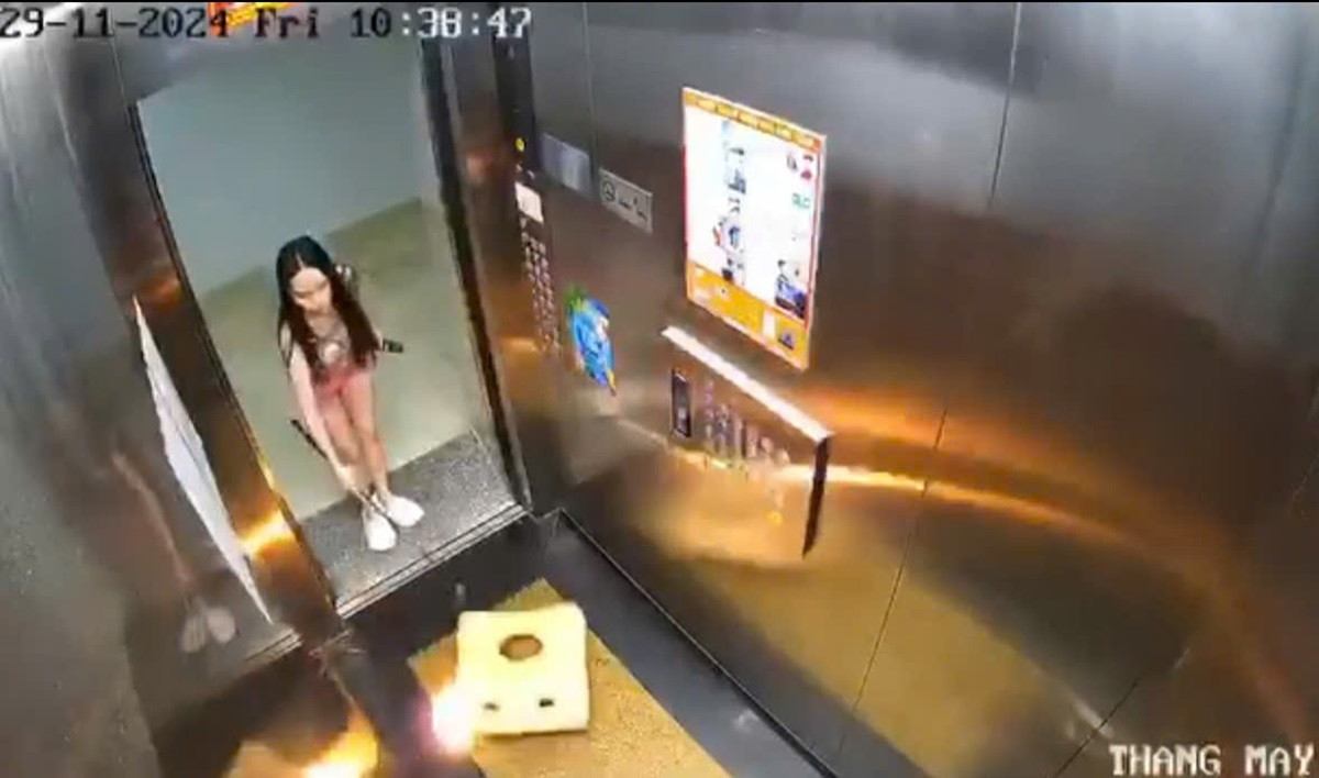 Người phụ nữ ném vật cháy vào cửa thang máy chung cư gây xôn xao dư luận. Ảnh cắt từ clip
