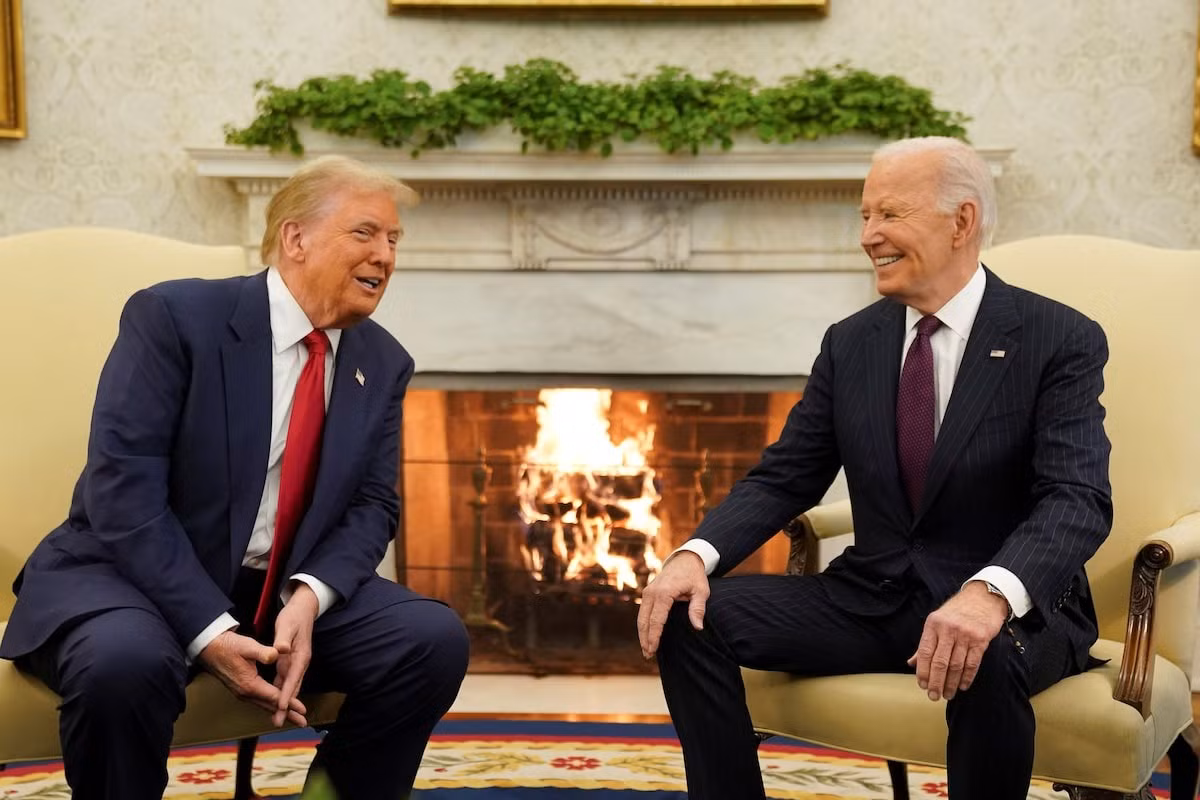 Hai lãnh đạo bắt tay và trò chuyện. (Ảnh: Reuters) Hai lãnh đạo bắt tay và trò chuyện. (Ảnh: Reuters)