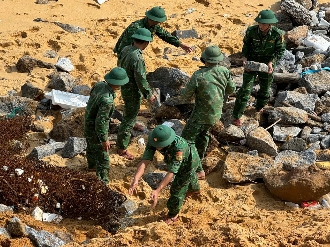 Các giải pháp tạm thời để bảo vệ bờ biển đã được triển khai. Các giải pháp tạm thời để bảo vệ bờ biển đã được triển khai.