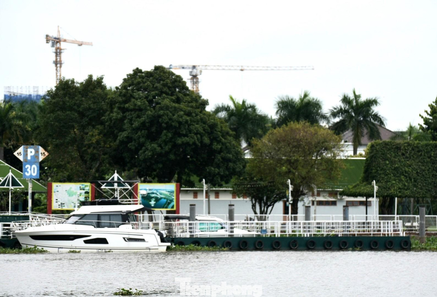 Bến thủy nội địa tại nhà hàng Tiamo Bến thủy nội địa tại nhà hàng Tiamo