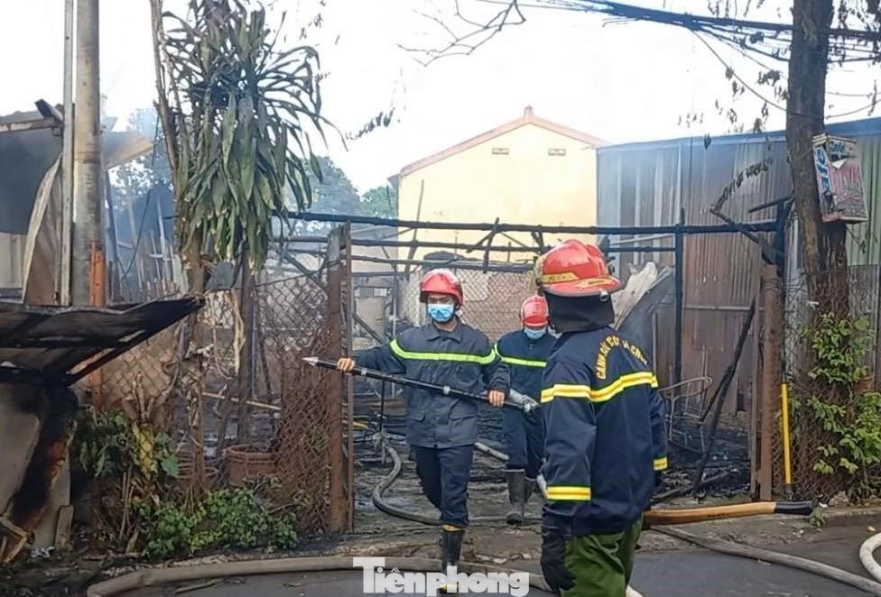 Quán cà phê bị cháy lan