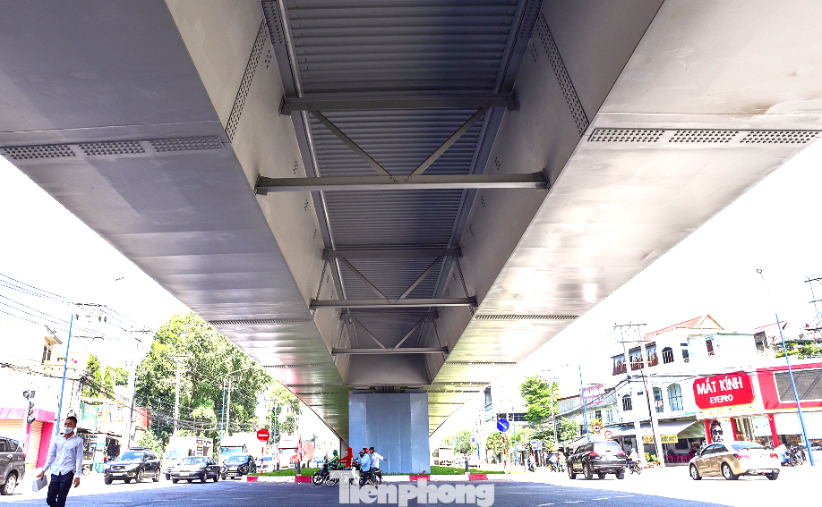 Ngã tư 550 nằm trên tuyến đường ĐT743, một trong những ngã tư có mật độ phương tiện di chuyển dày đặc, là tuyến trọng điểm kết nối giao thông giữa các tỉnh Bình Dương, TPHCM và Đồng Nai. Việc đầu tư xây dựng dự án bảo đảm tính kết nối và an toàn cho người tham gia giao thông.