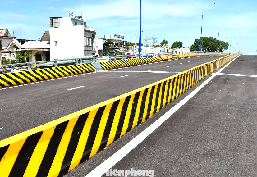 Cầu vượt thép đầu tiên tại tỉnh Bình Dương được khởi công từ giữa tháng 1/2022. Đến nay, công trình chính thức đưa vào sử dụng.