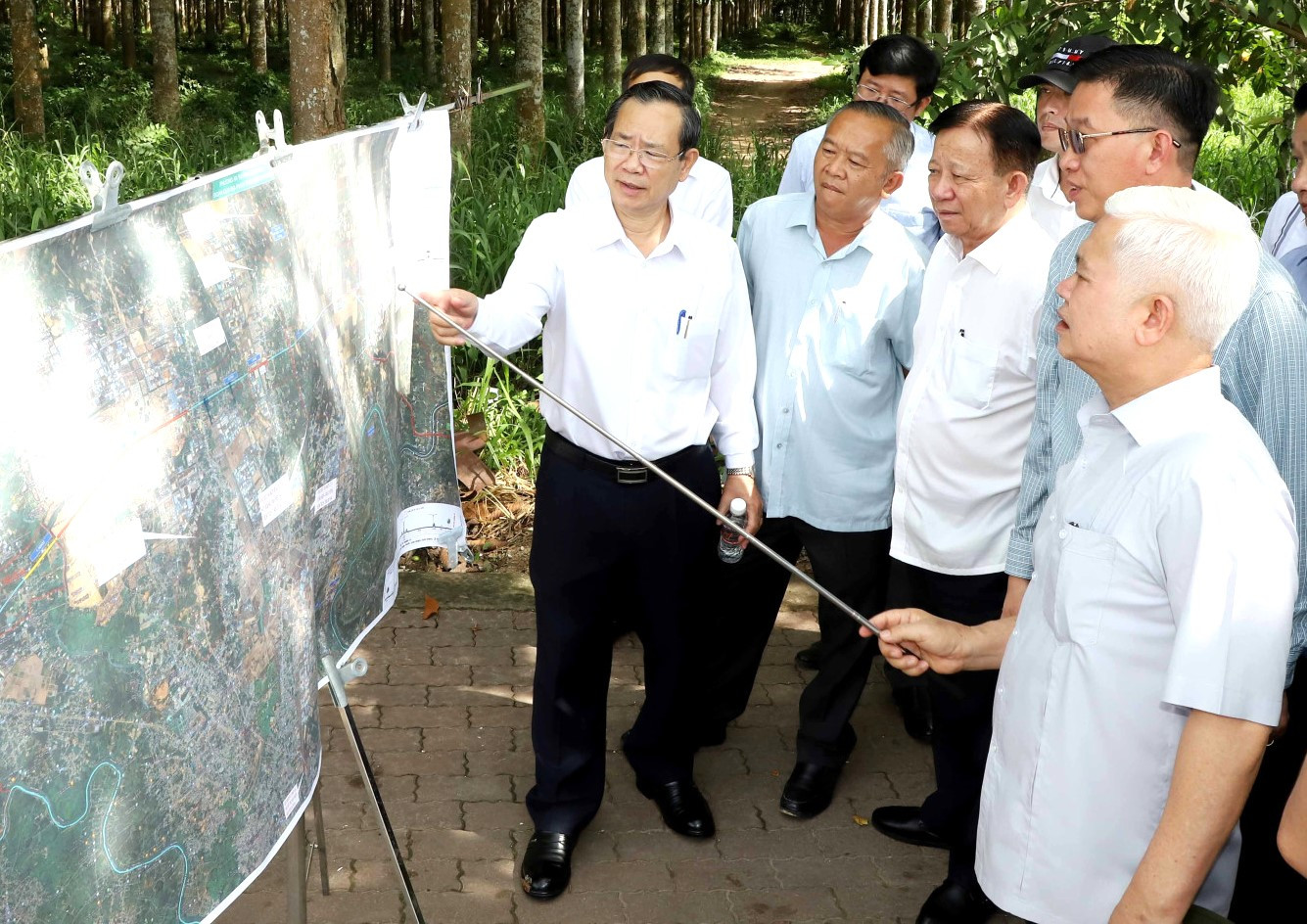 Bí thư Tỉnh ủy Bình Dương Nguyễn Văn Lợi đánh giá việc nâng cấp đường ĐT 746 có ý nghĩa quan trọng, thu hút đầu tư