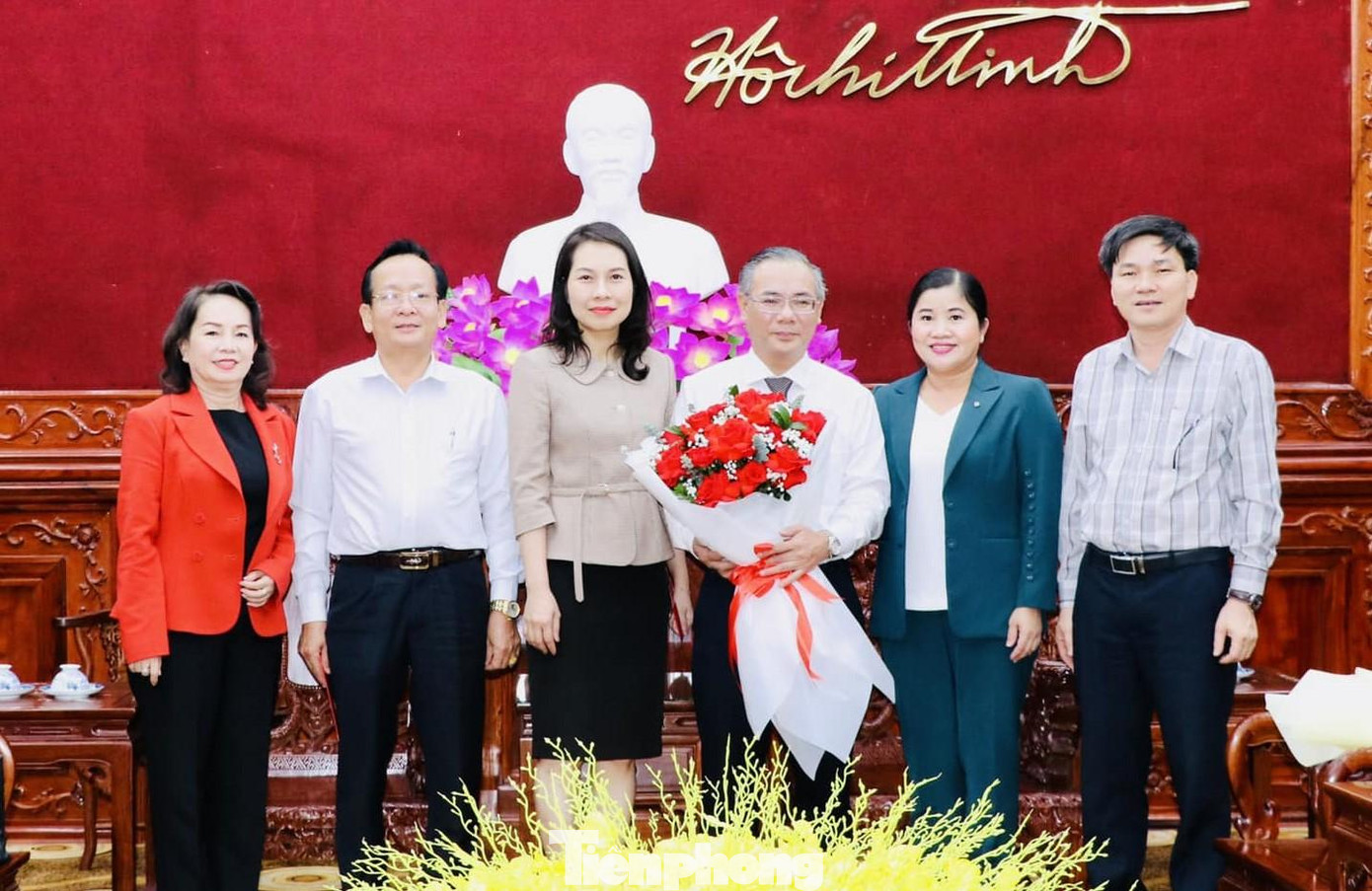 Ông Phạm Thụy Luân (giữa) được điều động giữ chức Giám đốc Sở Nông nghiệp và Phát triển nông thôn tỉnh Bình Phước Ông Phạm Thụy Luân (giữa) được điều động giữ chức Giám đốc Sở Nông nghiệp và Phát triển nông thôn tỉnh Bình Phước