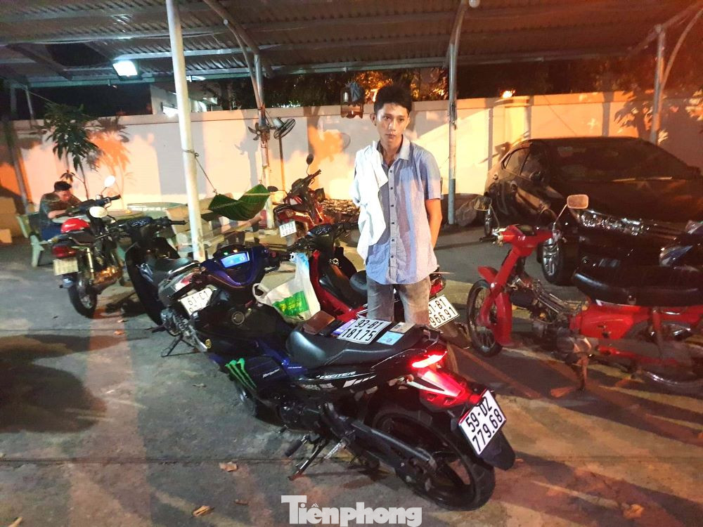 Đối tượng và tang vật tại cơ quan công an Đối tượng và tang vật tại cơ quan công an