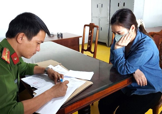 Nguyễn Thị Thu Trang làm việc với công an