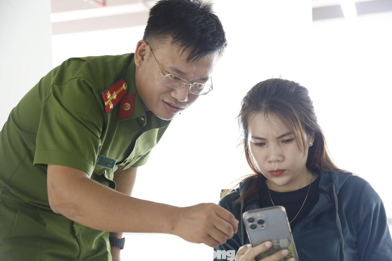 Người dân được hướng dẫn truy cập trên cổng dịch vụ công trực tuyến Người dân được hướng dẫn truy cập trên cổng dịch vụ công trực tuyến