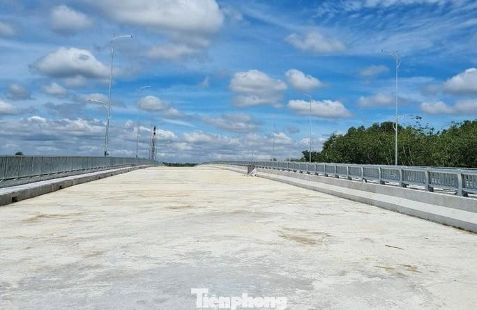 Cây cầu băng sông nối Bình Dương và Tây Ninh sắp thông xe