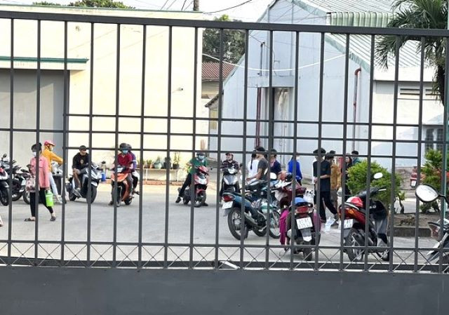 Công nhân ngừng việc tập thể vì công ty chậm trả lương Công nhân ngừng việc tập thể vì công ty chậm trả lương