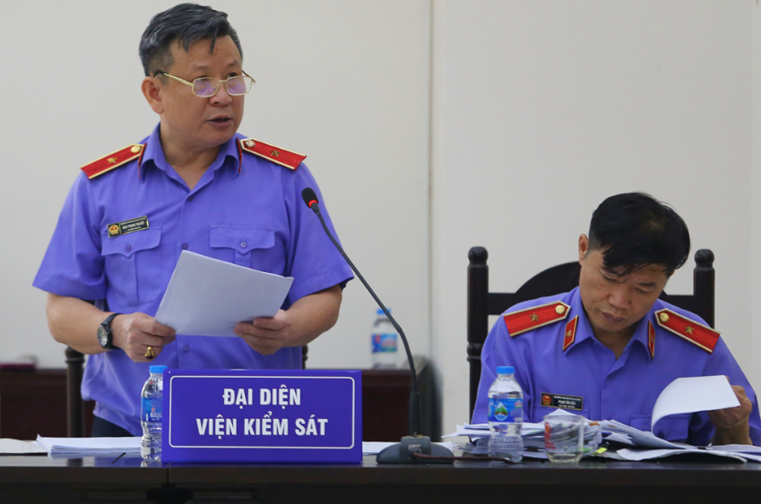 Đại diện Viện kiểm sát nêu quan điểm luận tội.