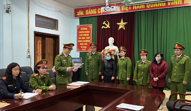 Cơ quan chức năng Hà Giang vừa tống đạt quyết định khởi tố thêm Phó giám đốc CDC Hà Giang cùng thuộc cấp liên quan mua sắm kit xét nghiệm của Việt Á.