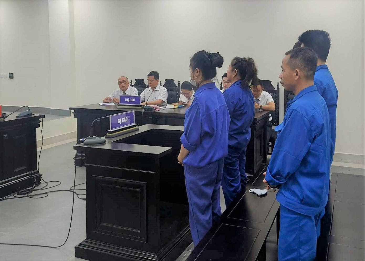 Nhóm bị cáo tại phiên tòa. Nhóm bị cáo tại phiên tòa.