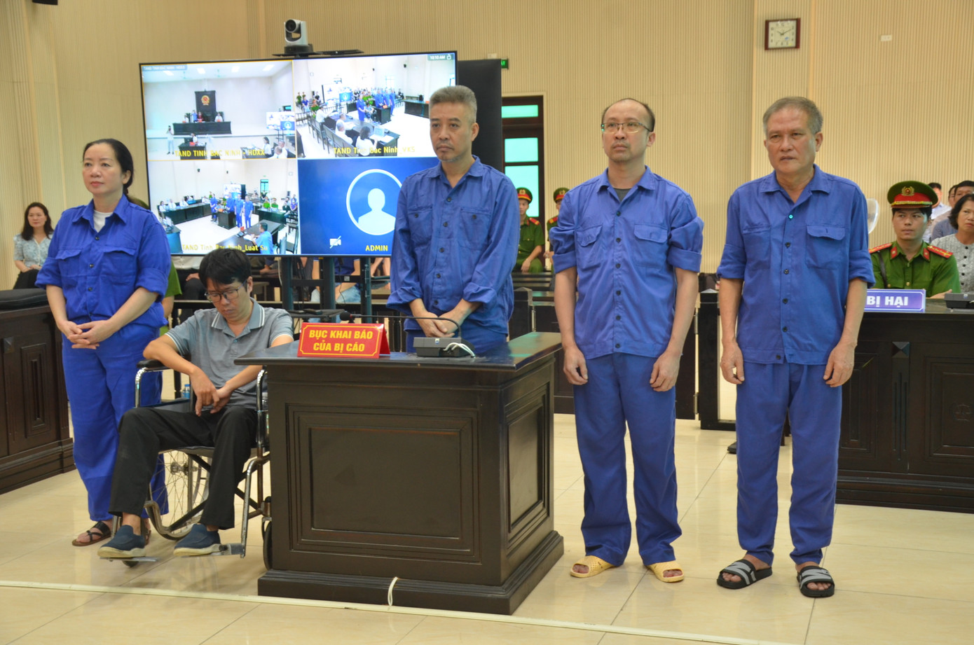 5 Bị cáo tại phiên tòa tuyên án. 5 Bị cáo tại phiên tòa tuyên án.